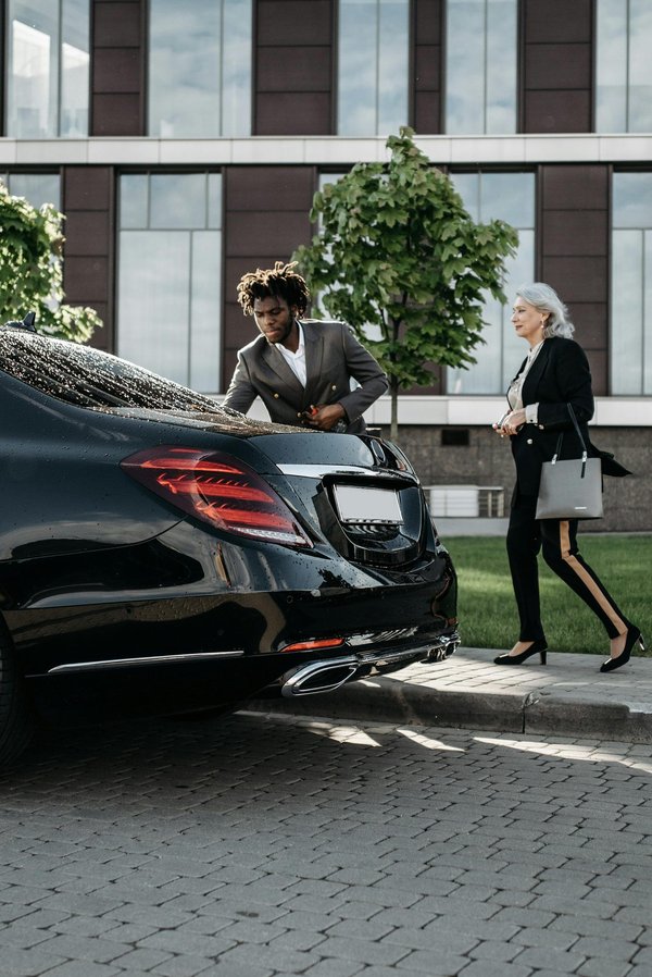Chauffeur VTC 95 : Votre service de transport haut de gamme pour tous vos trajets en Île-de-France et au-delà